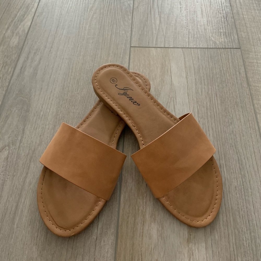 Jynx Tan sandal slides sz 8 FREE GIFT
